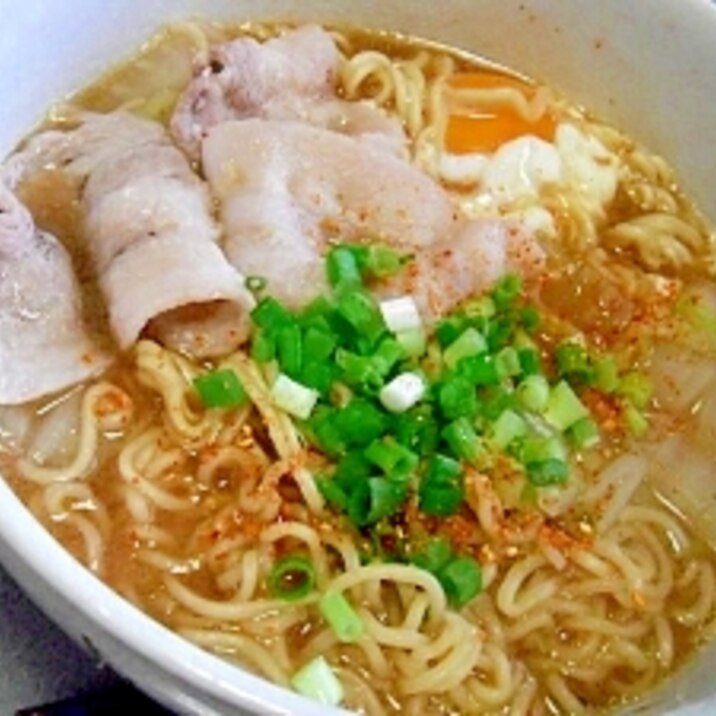 こってり♪豚バラ肉と白菜の味噌ラーメン♪